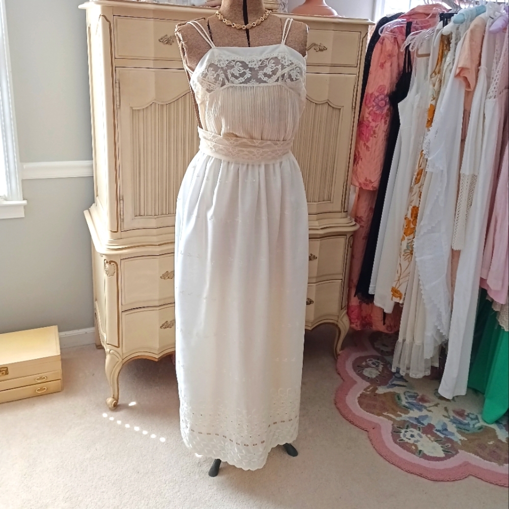 Elegant Off White, Vintage 100% Cotton Eyelet and Embroidery Lace  Maxi Skirt